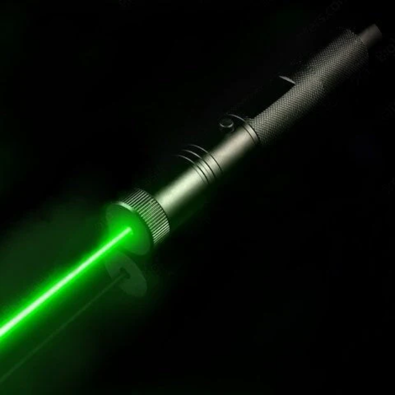 Rechargeable laser pointer with long range for outdoor use