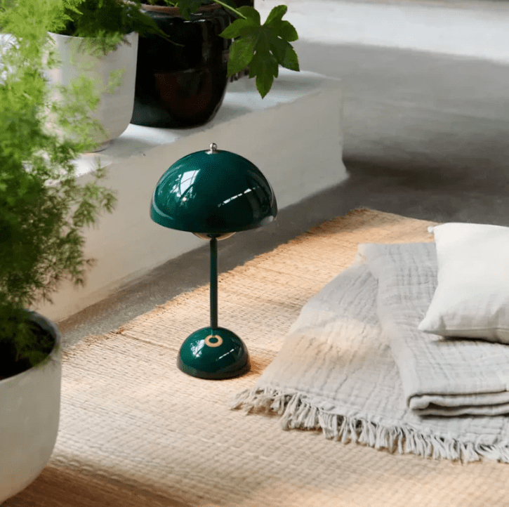 Table Lamp with Modern Touch Control Design