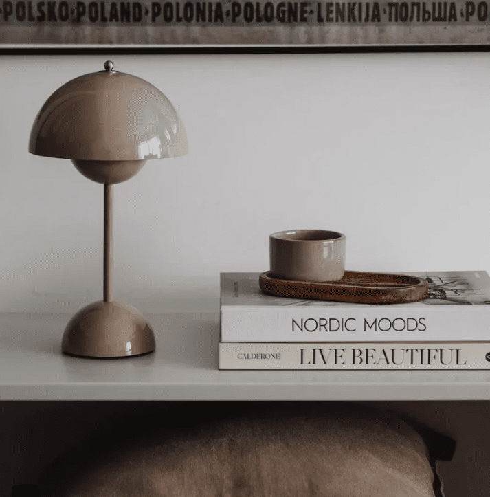 Table Lamp with Modern Touch Control Design